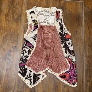 BKE Gimmicks MEDIUM Crochet open knit vest sweater floral lace boho